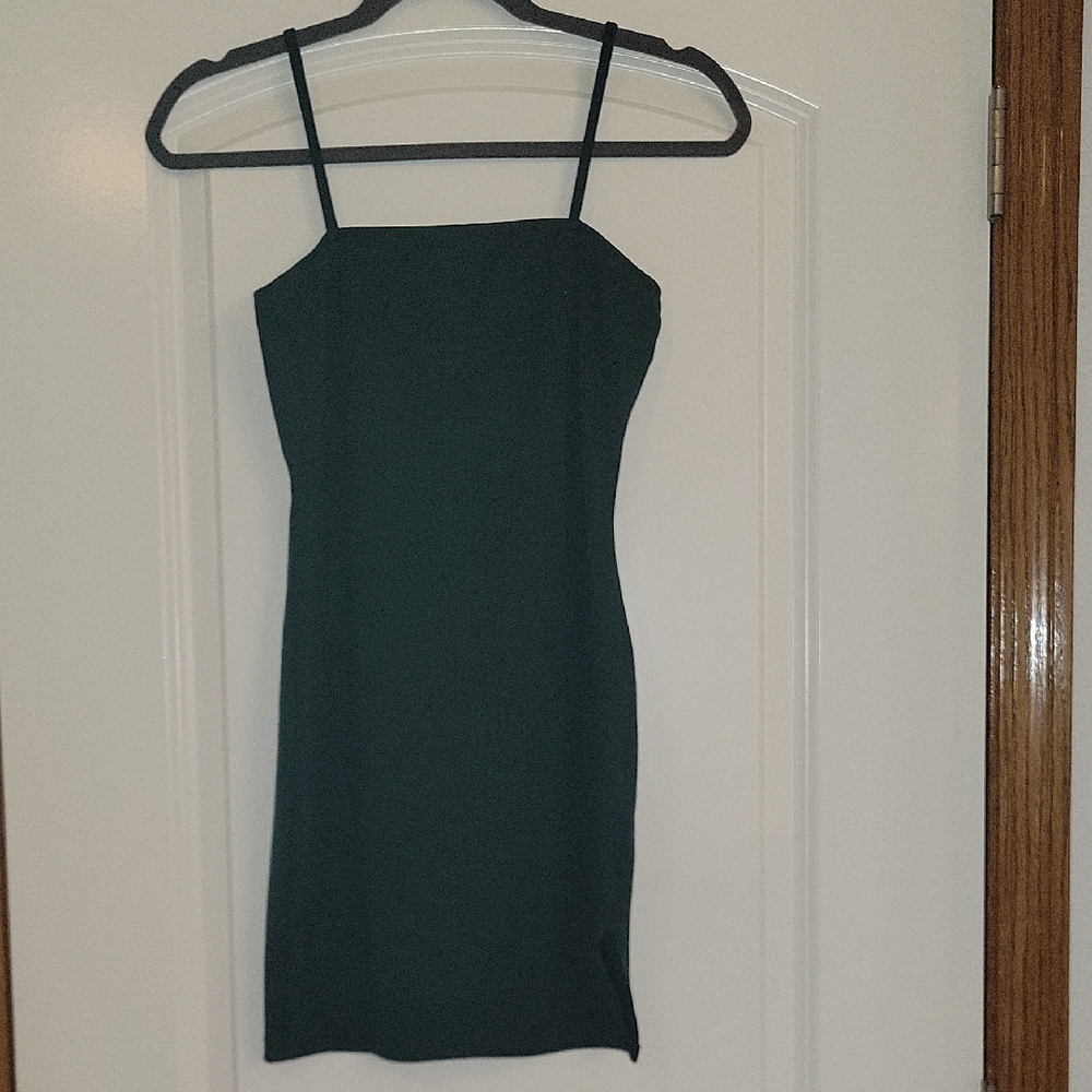 Elegant Green Spaghetti Strap Dress